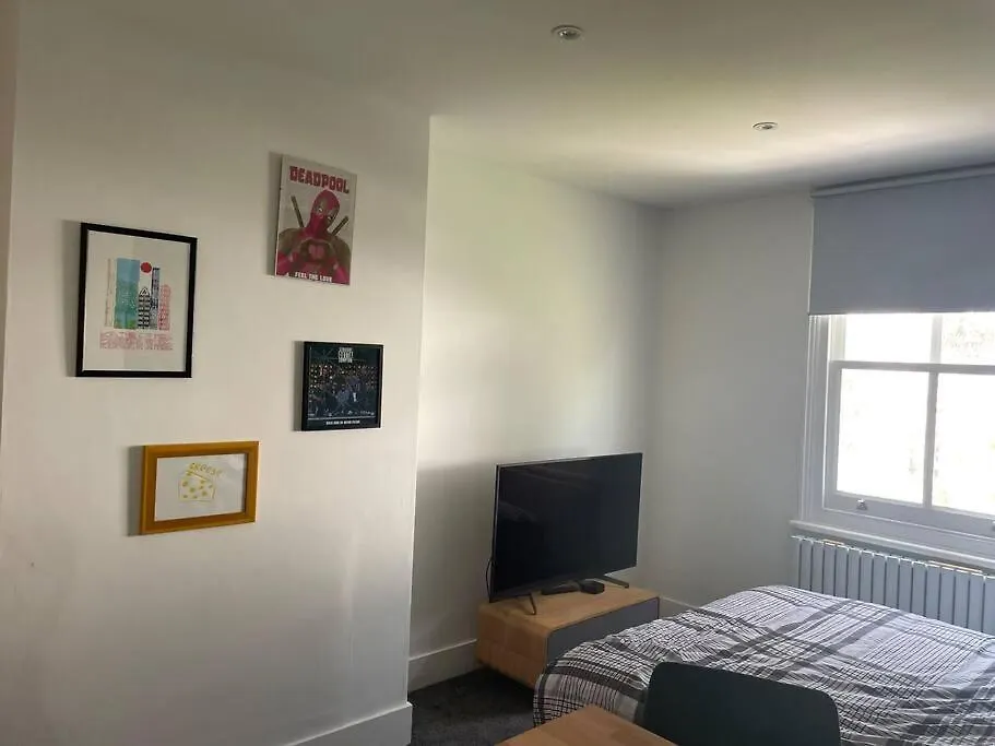Studio 5 Mins From The Beach联系方式